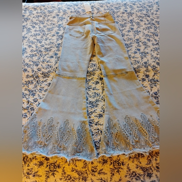 Eyelet bell bottom jeans - Picture 13 of 13